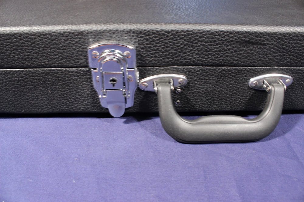 Pit Bull Guitars Deluxe Bass Guitar Case - view 3